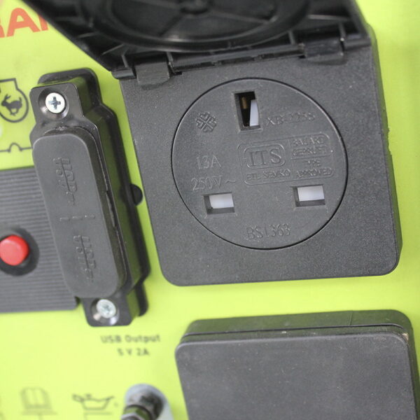 Pramac PMi2000 Petrol Inverter Generator-PR162SXIY02-close-up-socket