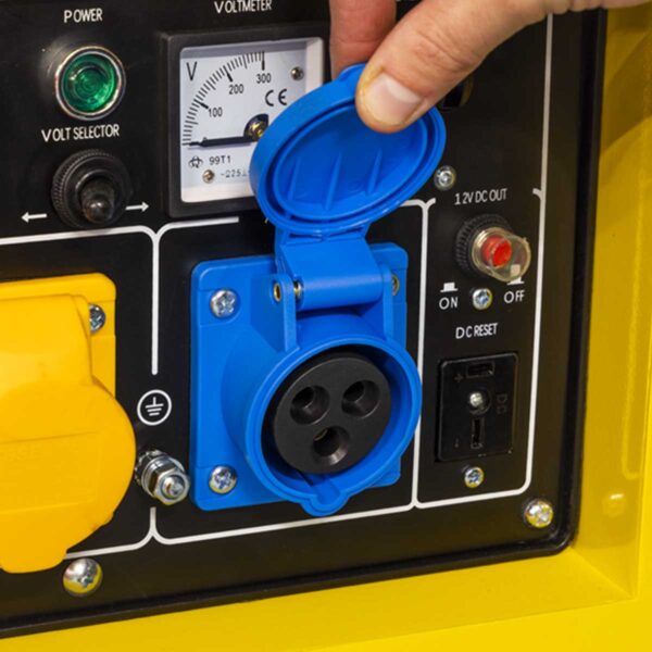 Sealey-GG7500-Petrol-Generator-sockets